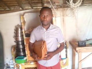 Enseignant à l'Institut Kaya, Leontin Ebwa