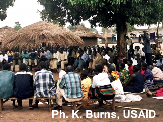 Réunion d'un village africain en Ouganda
