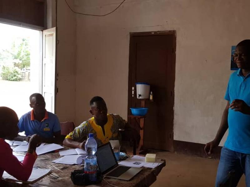 Kathy Katayi, expert Kandindi forme les journalistes des radios communautaires