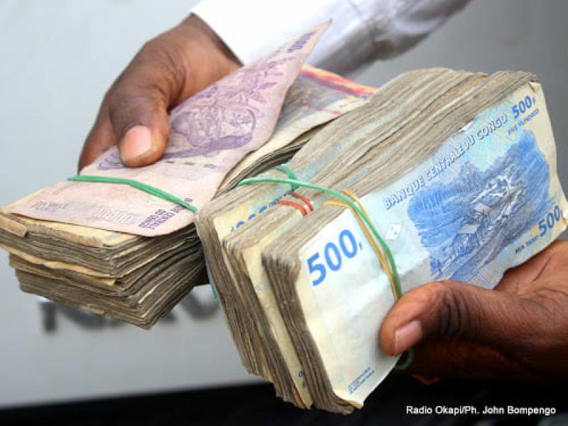 Est-il acceptable qu'un homme confisque le salaire de sa femme ? (Mbongwana)